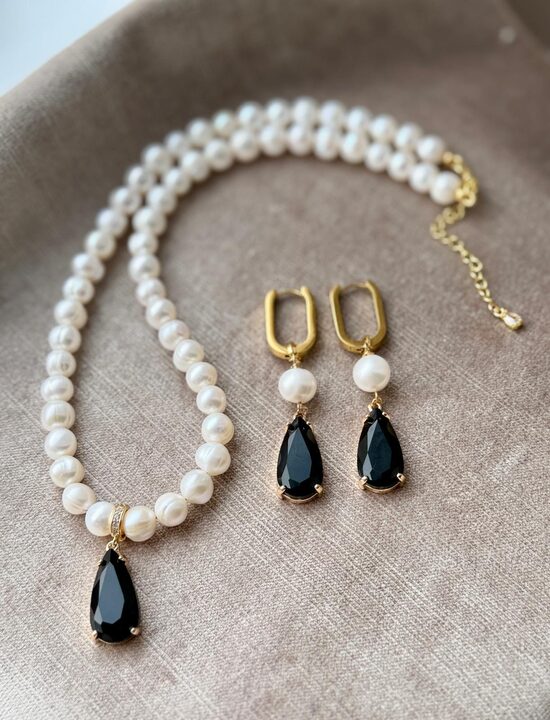 Pērļu kaklarota un auskari "Celebration" 